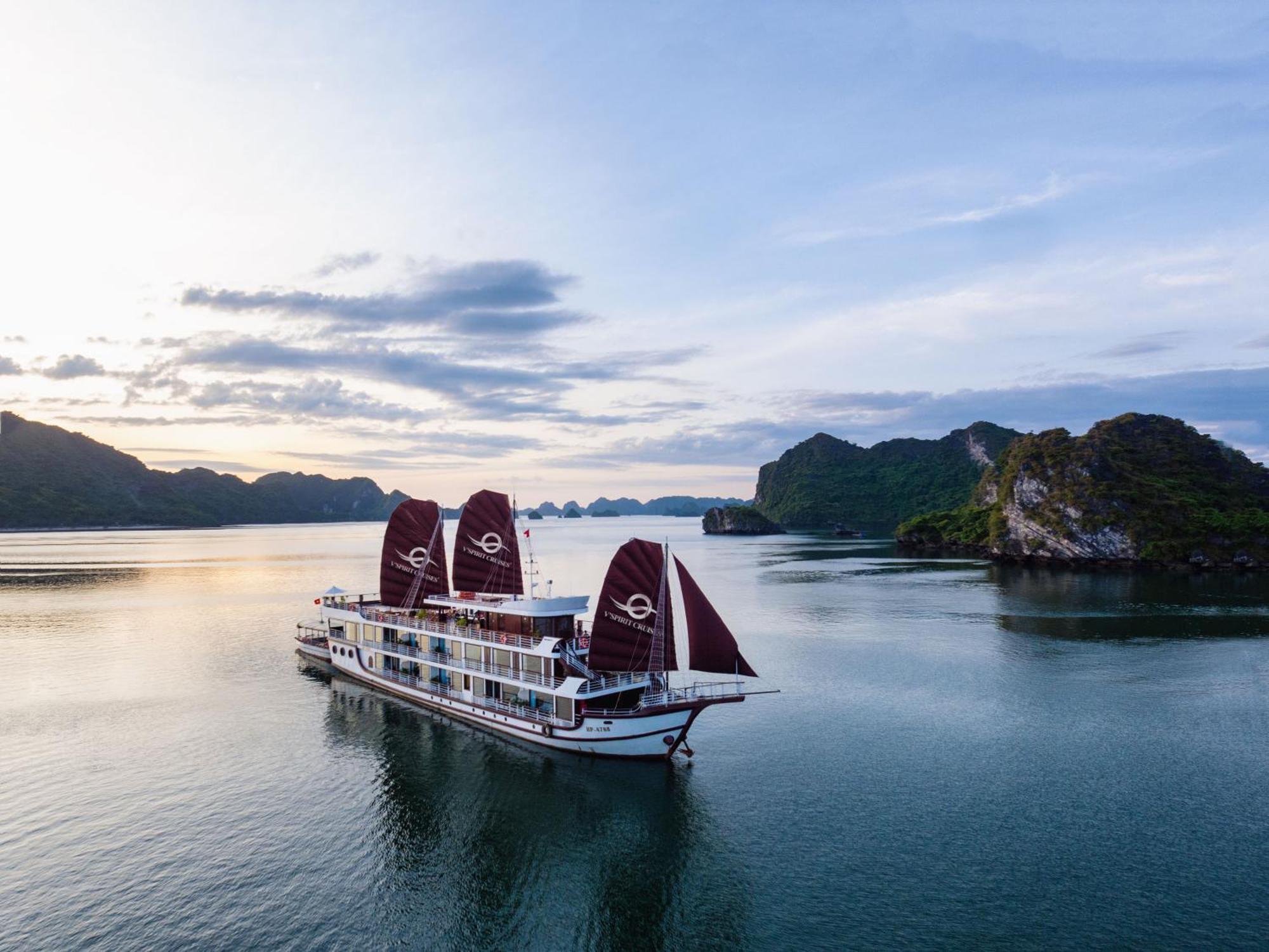 Hotel V'Spirit Cruise Ha Long Zewnętrze zdjęcie